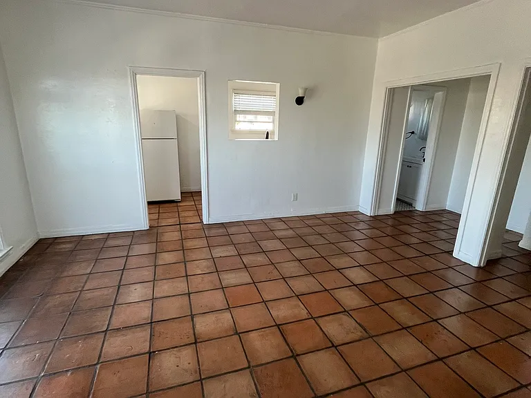 1012 N Ardmore Ave #201 — Photo 7