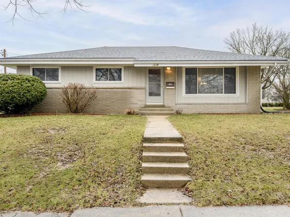 1604 Victoria DRIVE, Waukesha, WI 53189