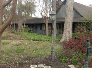 2 Meadowbrook Ln, West Memphis, AR 72301