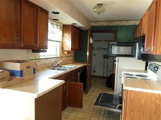 3rd image of 59 Surrey Ct