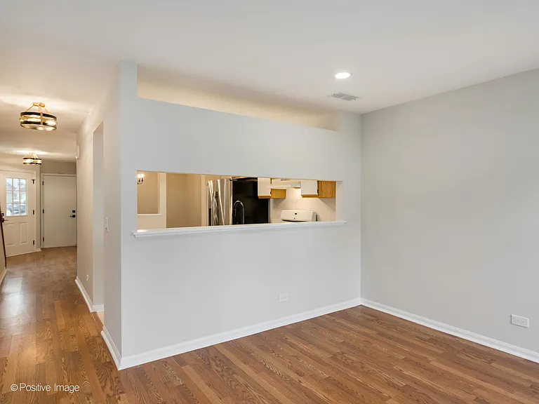1056 Woodhill Ct — Photo 5