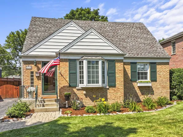 2140 Walnut Ct, Glenview, IL 60025