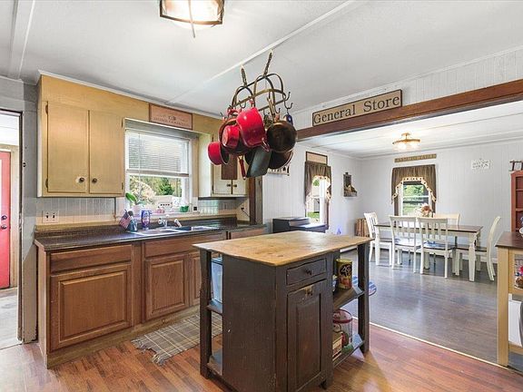 5th image of 215 Orchard Street