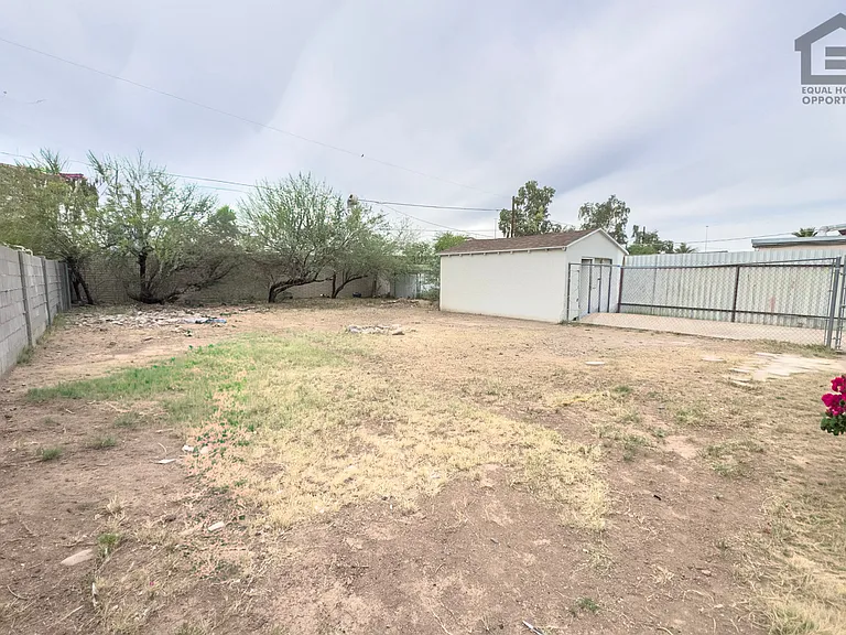 2517 E Culver St — Photo 28