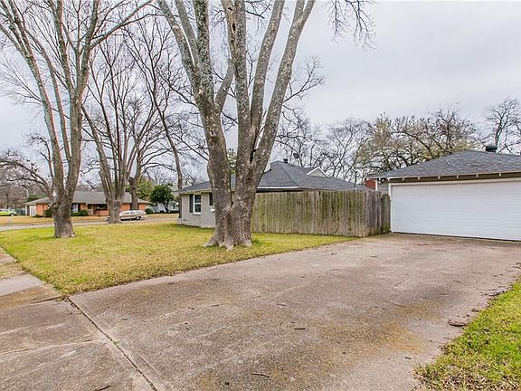 3rd image of 2801 Fairfax Dr
