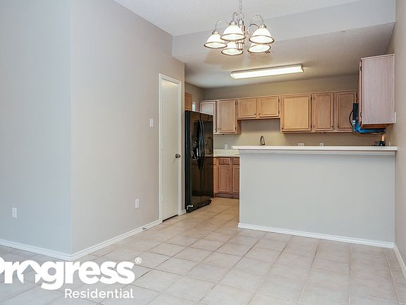 5th image of 556 Majestic Park Ln
