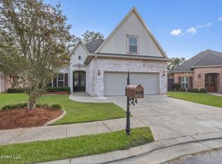3804 Acadian Village Dr, Ocean Springs, MS 39564