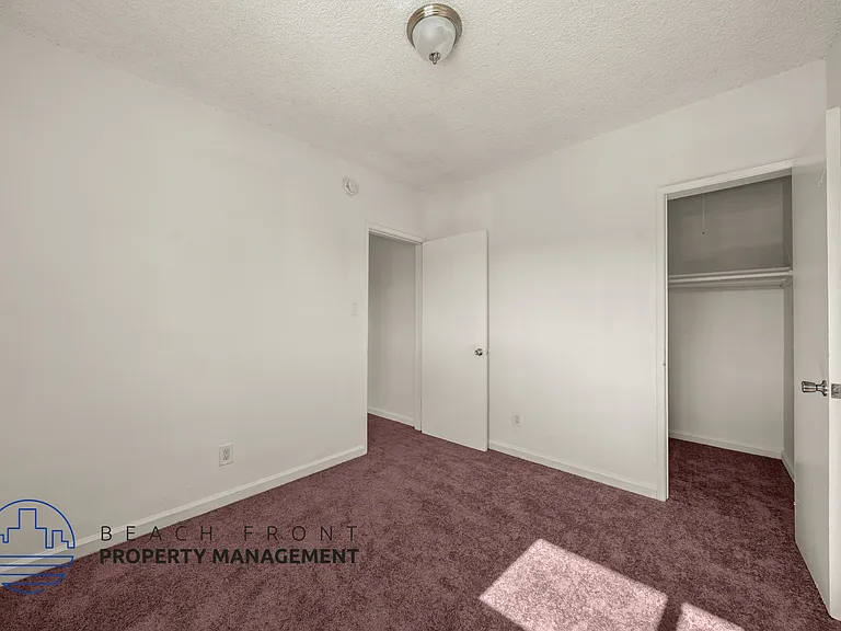 211 W G St — Photo 13