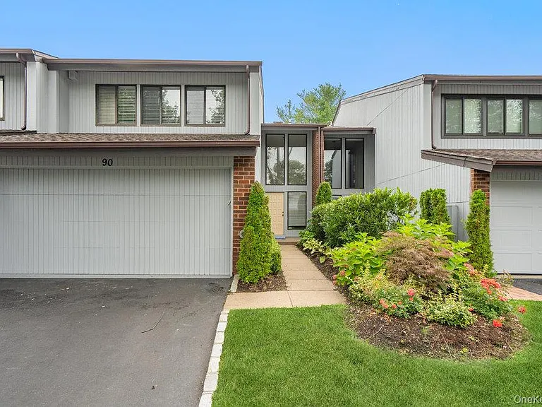 90 Foxwood Dr — Photo 28