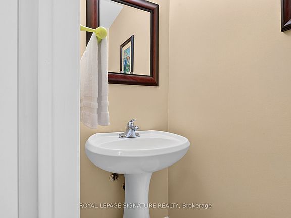 4th image of 126 Whitby Shores Grn