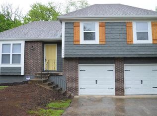 10725 S Stark Ave, Kansas City, MO 64134