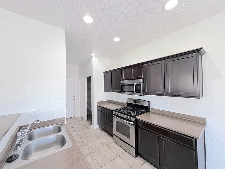 8323 Groundsel Rd NW — Photo 9