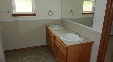 4th image of 231 Allison Ave W
