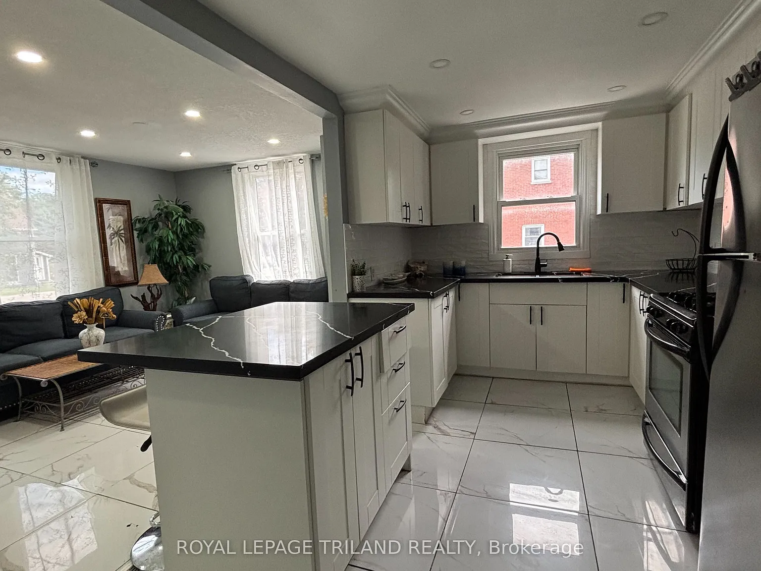 3 bed, $2,200 — Photo 3