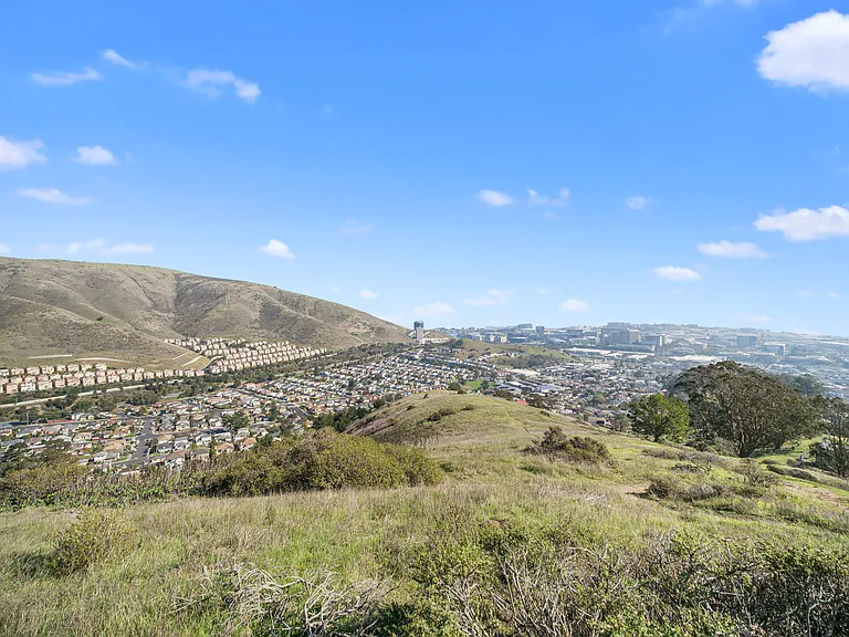 Altitude Apartments — Photo 58
