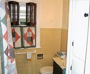 3rd image of 3909 Lenox Dr