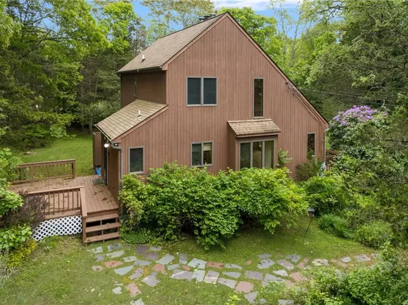 56 Lakeside Dr, Charlestown, RI 02813