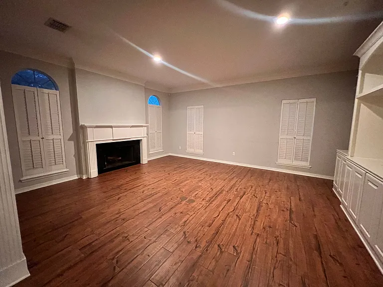 137 Downing Ct — Photo 2