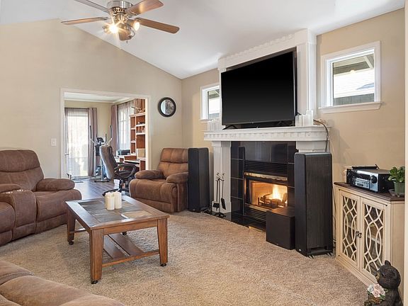 4th image of 105 100th Street Ct E