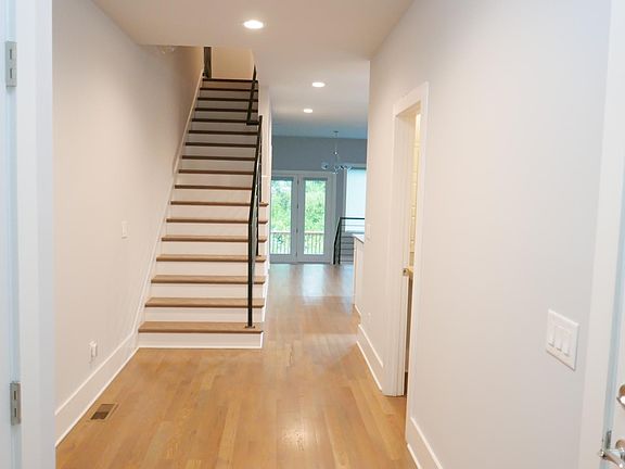 4th image of 523 Weakley Ave