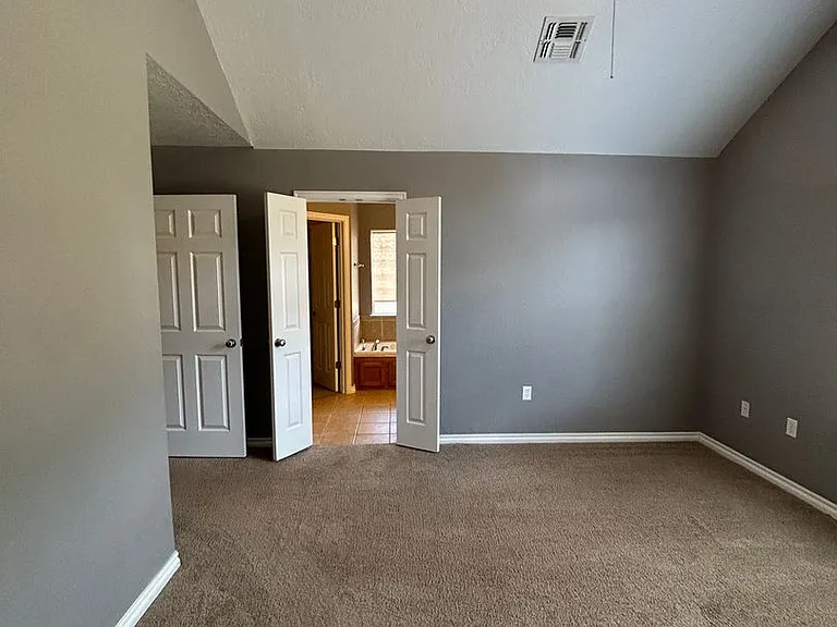 211 NW Cherry Ave — Photo 20