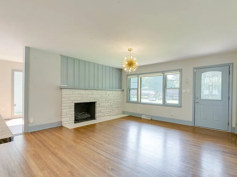 3921 Sheffield Dr — Photo 7