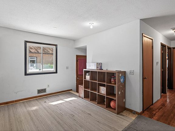 5th image of 2519 3rd Ave E