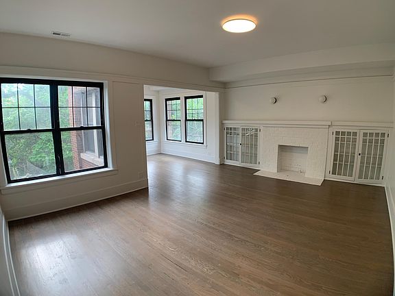 3rd image of 6332 N Wayne Ave