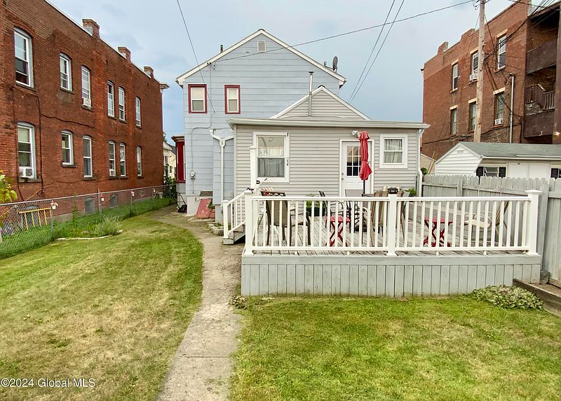 4th image of 1820 3rd Avenue