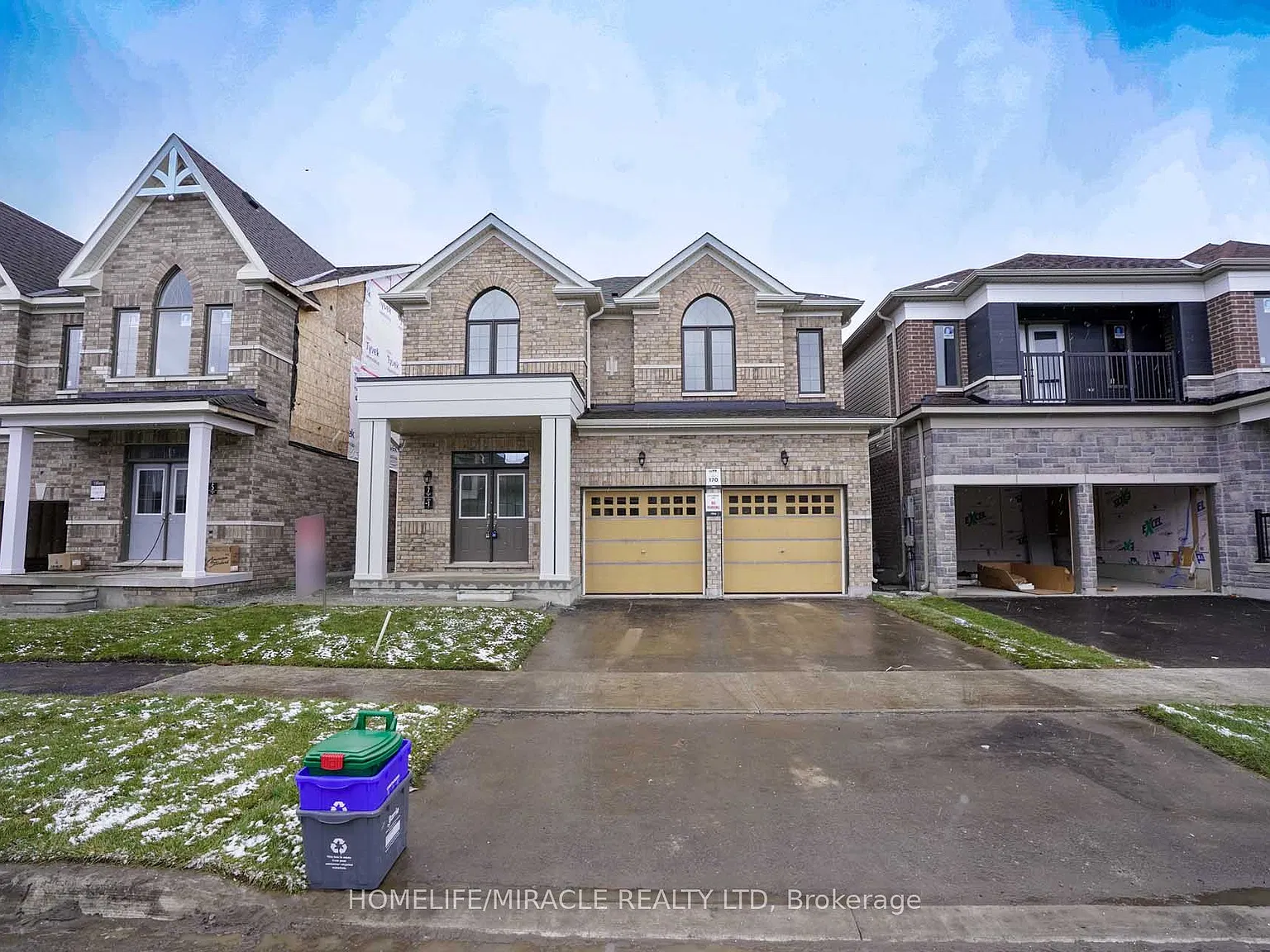 4 bed, $2,999 — Photo 1