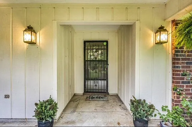 620 Hospital Rd — Photo 2