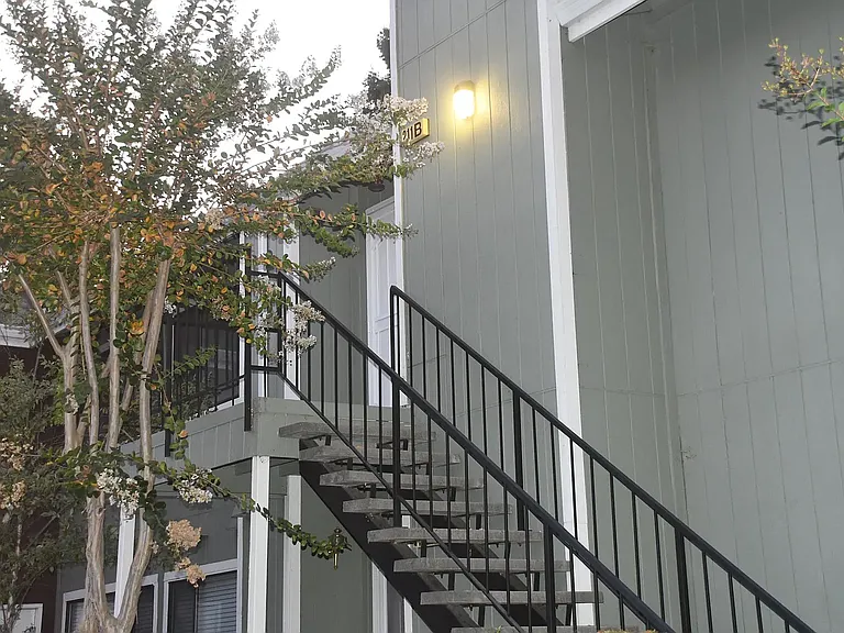 211 Compton Cir #B — Photo 9