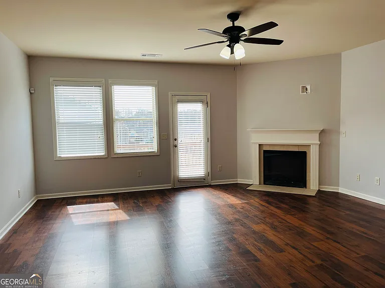 381 Sand Bay Dr — Photo 5