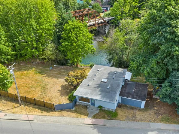 160 Cowichan Lake Rd, Lake Cowichan, BC V0R 2G0