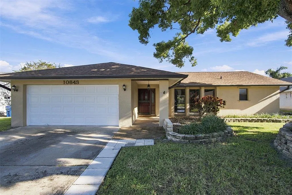 3 bed, 2.0 bath, 1854 sqft, $3,000 — Photo 2
