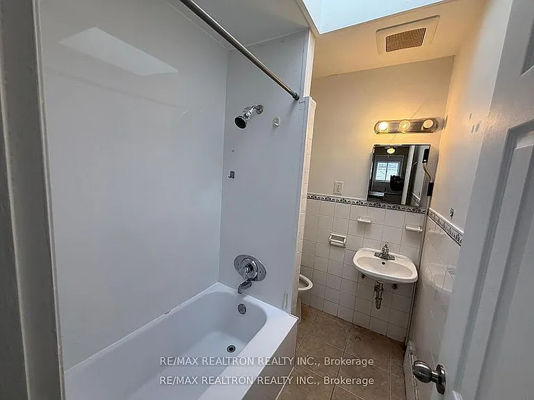 331 Oakwood Ave #2 — Photo 8