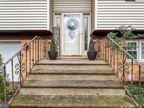 5th image of 9 Brookside Ct