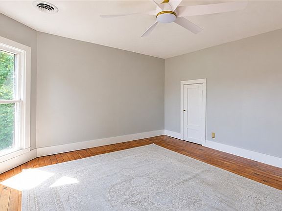 5th image of 149 N 2nd St