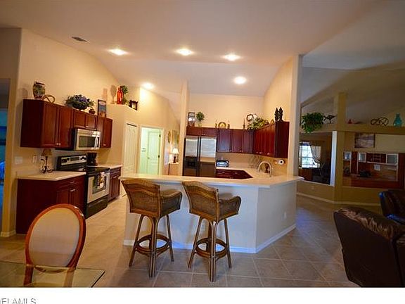 5th image of 2825 SW 46th Ter