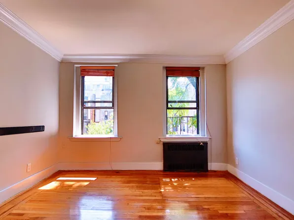 128 Saint Marks Pl APT 3B, New York, NY 10009