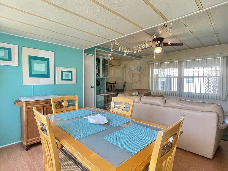 1016 Nell Way — Photo 11