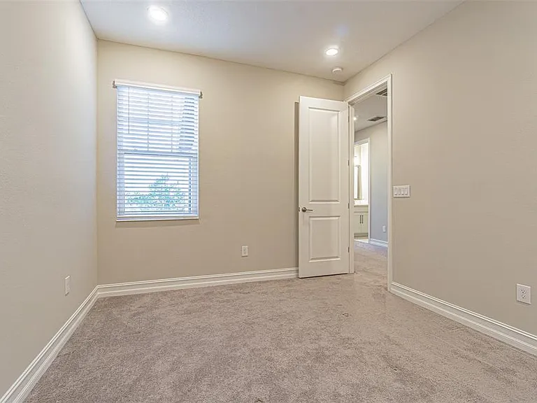 5062 San Martino Dr — Photo 22