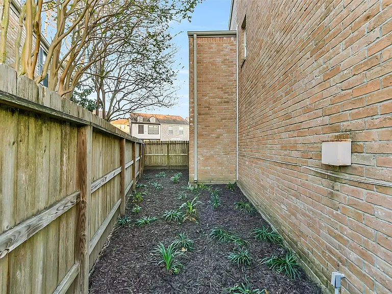 7505 Brompton St — Photo 18
