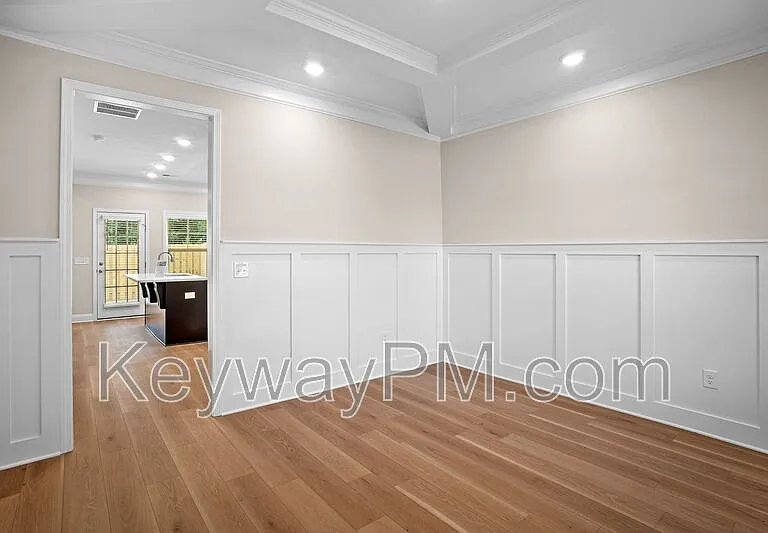 3055 Venetian Dr — Photo 4