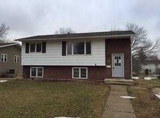 1004 2nd St, Grundy Center, IA 50638