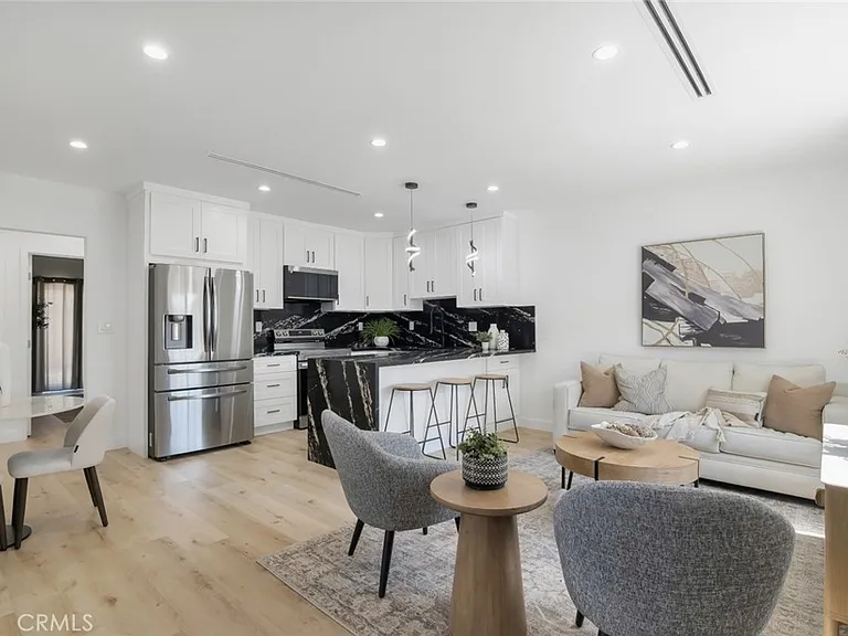 2117 W Clark Ave — Photo 3