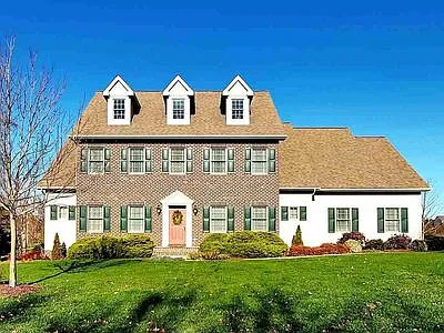 33 Cornell Dr photo 1