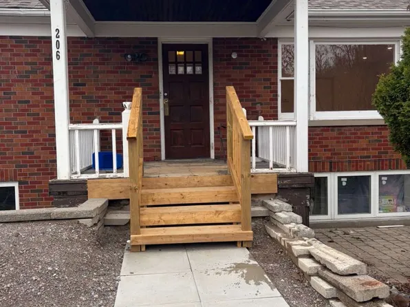 206 Lindsay St S, Kawartha Lakes, ON K9V 2N3