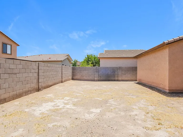 7907 S 50th Ln — Photo 16