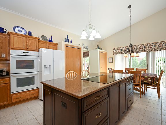 5th image of 170 Royal Ct
